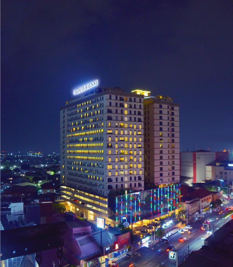 Louis Kienne Hotel Pemuda Semarang Esterno foto
