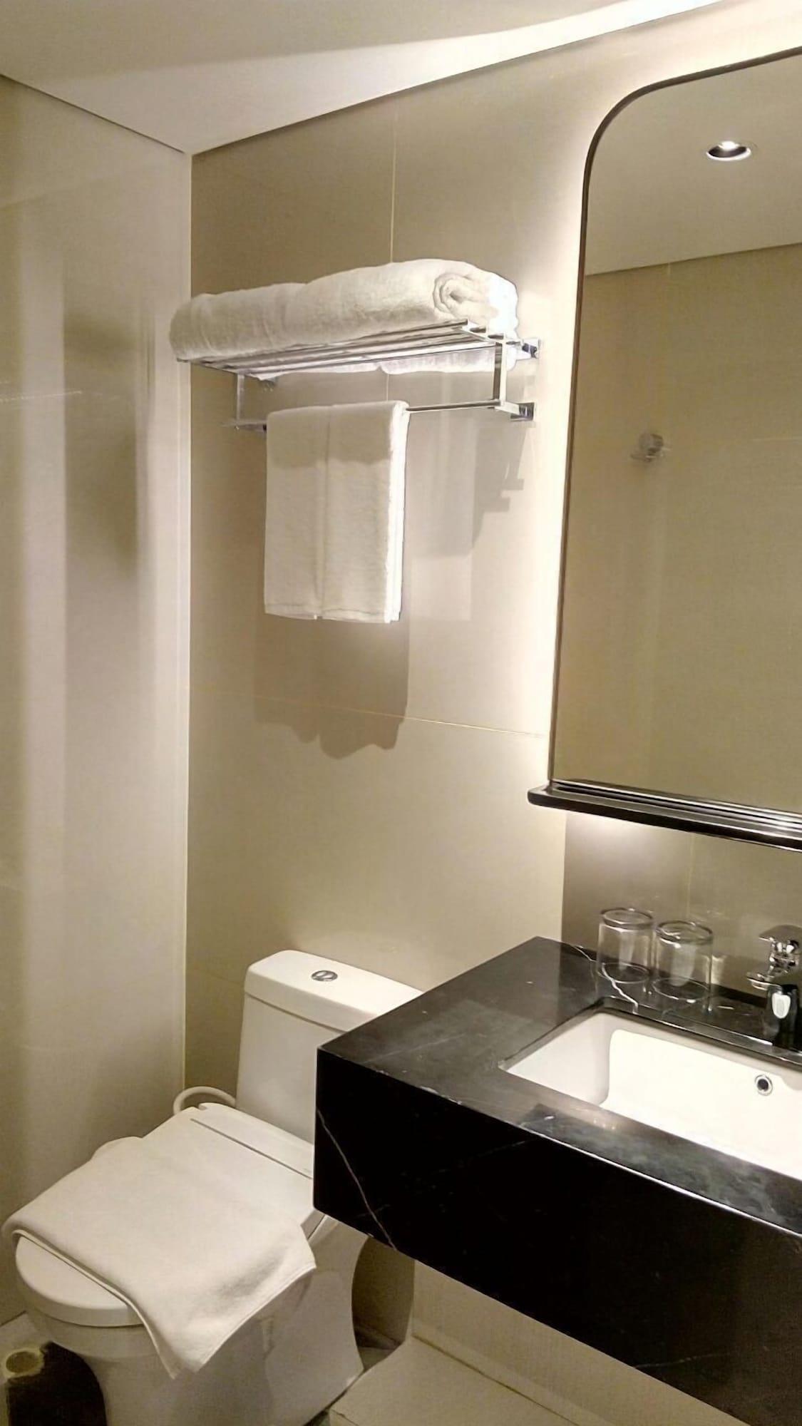 Louis Kienne Hotel Pemuda Semarang Esterno foto