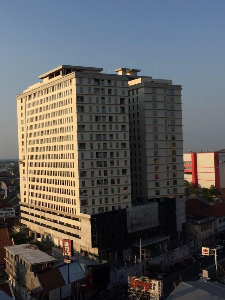 Louis Kienne Hotel Pemuda Semarang Esterno foto