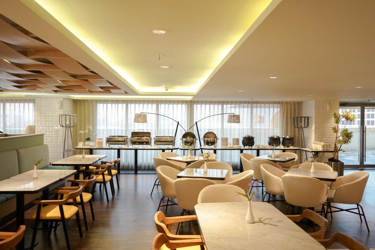 Louis Kienne Hotel Pemuda Semarang Esterno foto