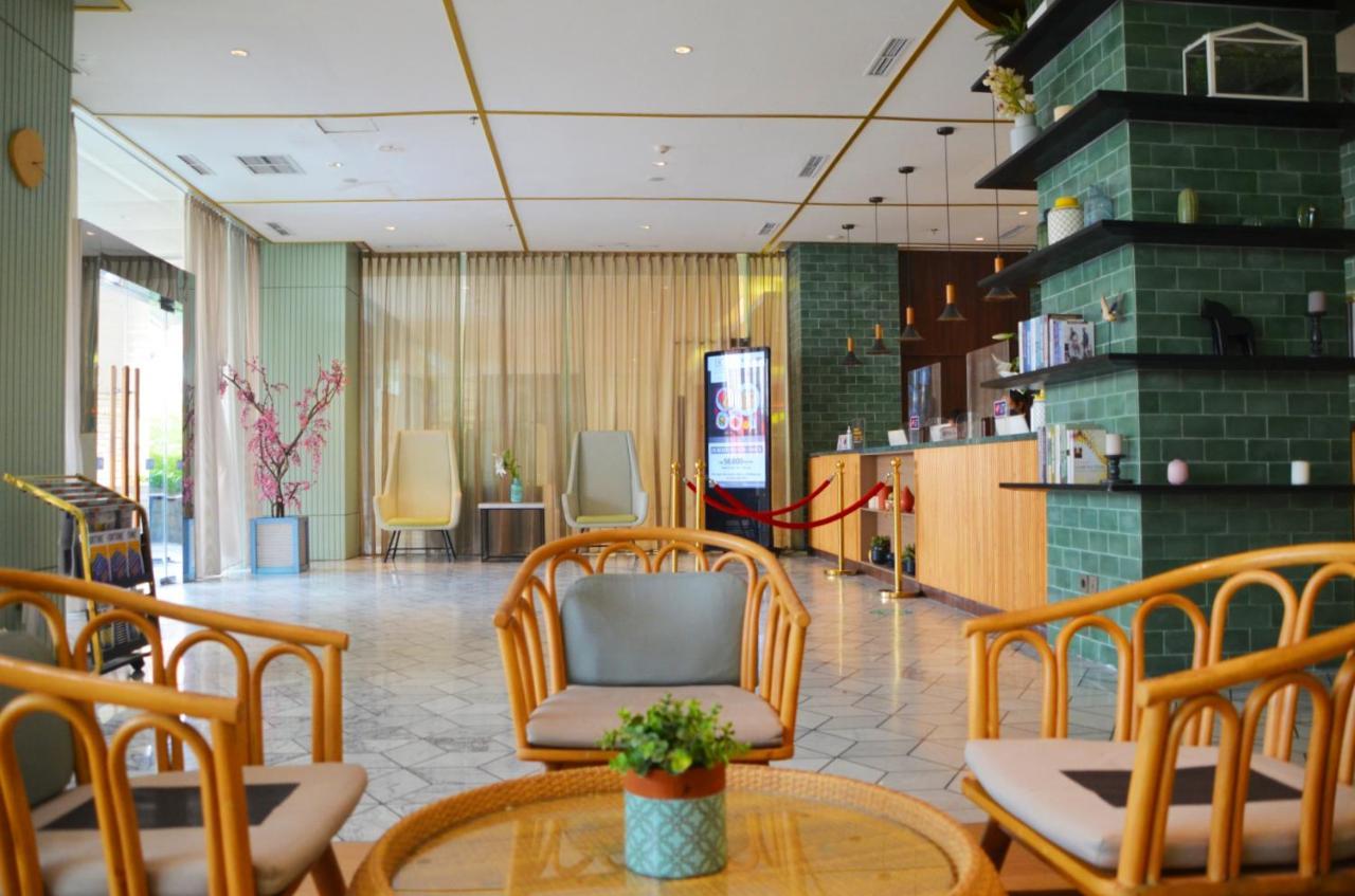 Louis Kienne Hotel Pemuda Semarang Esterno foto