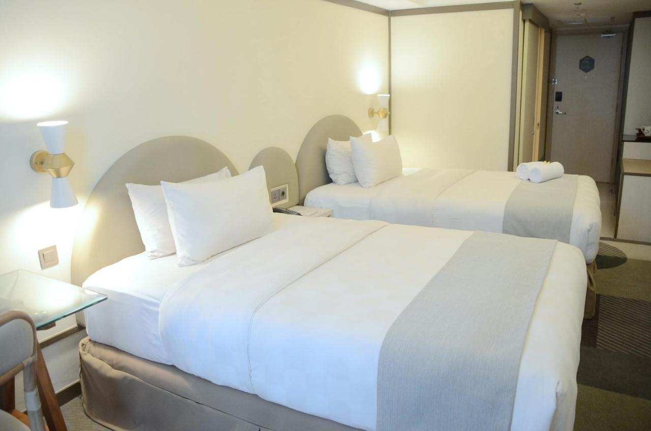 Louis Kienne Hotel Pemuda Semarang Esterno foto