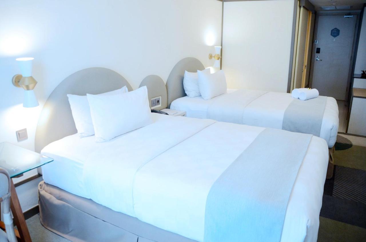 Louis Kienne Hotel Pemuda Semarang Esterno foto