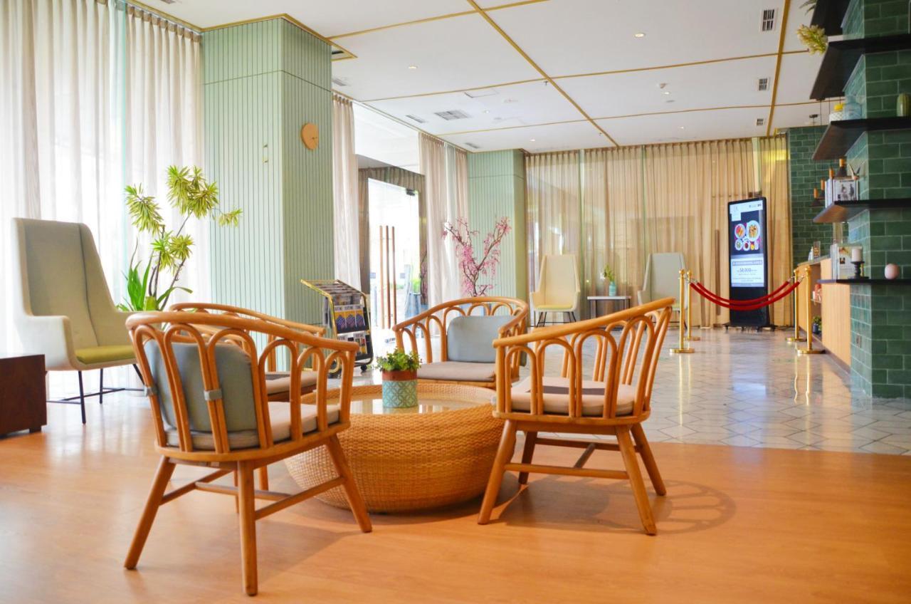 Louis Kienne Hotel Pemuda Semarang Esterno foto