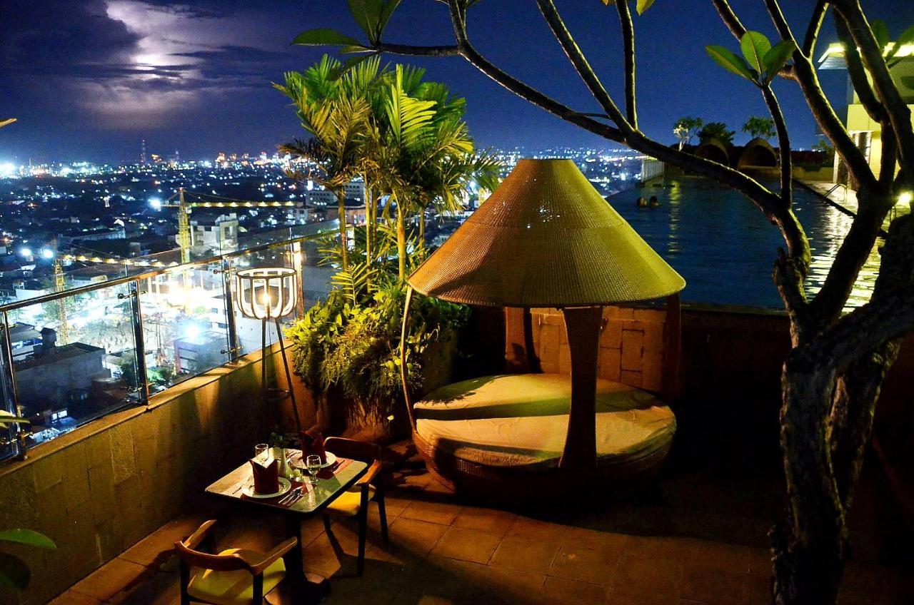 Louis Kienne Hotel Pemuda Semarang Esterno foto