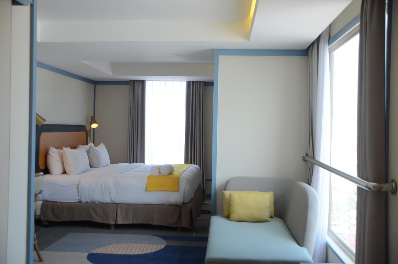 Louis Kienne Hotel Pemuda Semarang Esterno foto