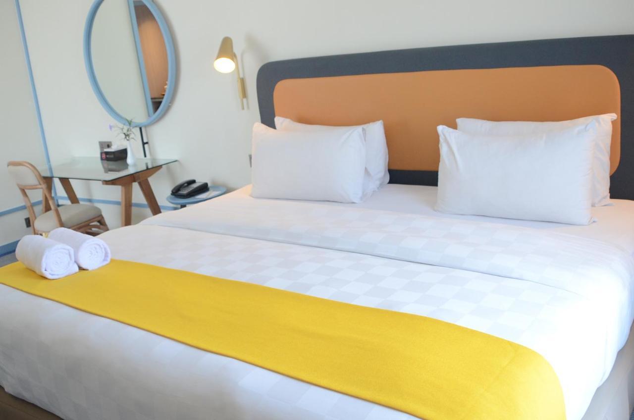 Louis Kienne Hotel Pemuda Semarang Esterno foto