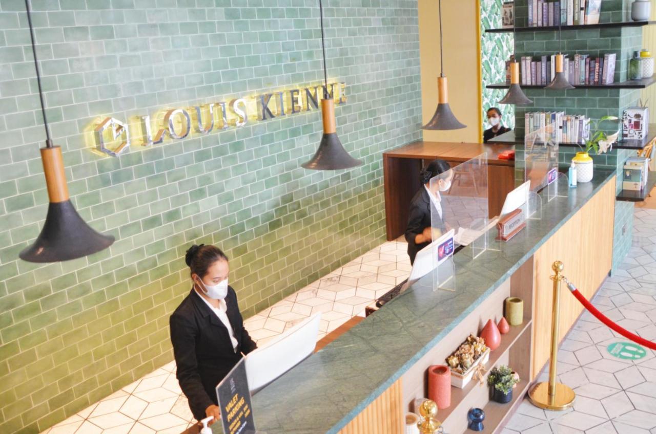 Louis Kienne Hotel Pemuda Semarang Esterno foto