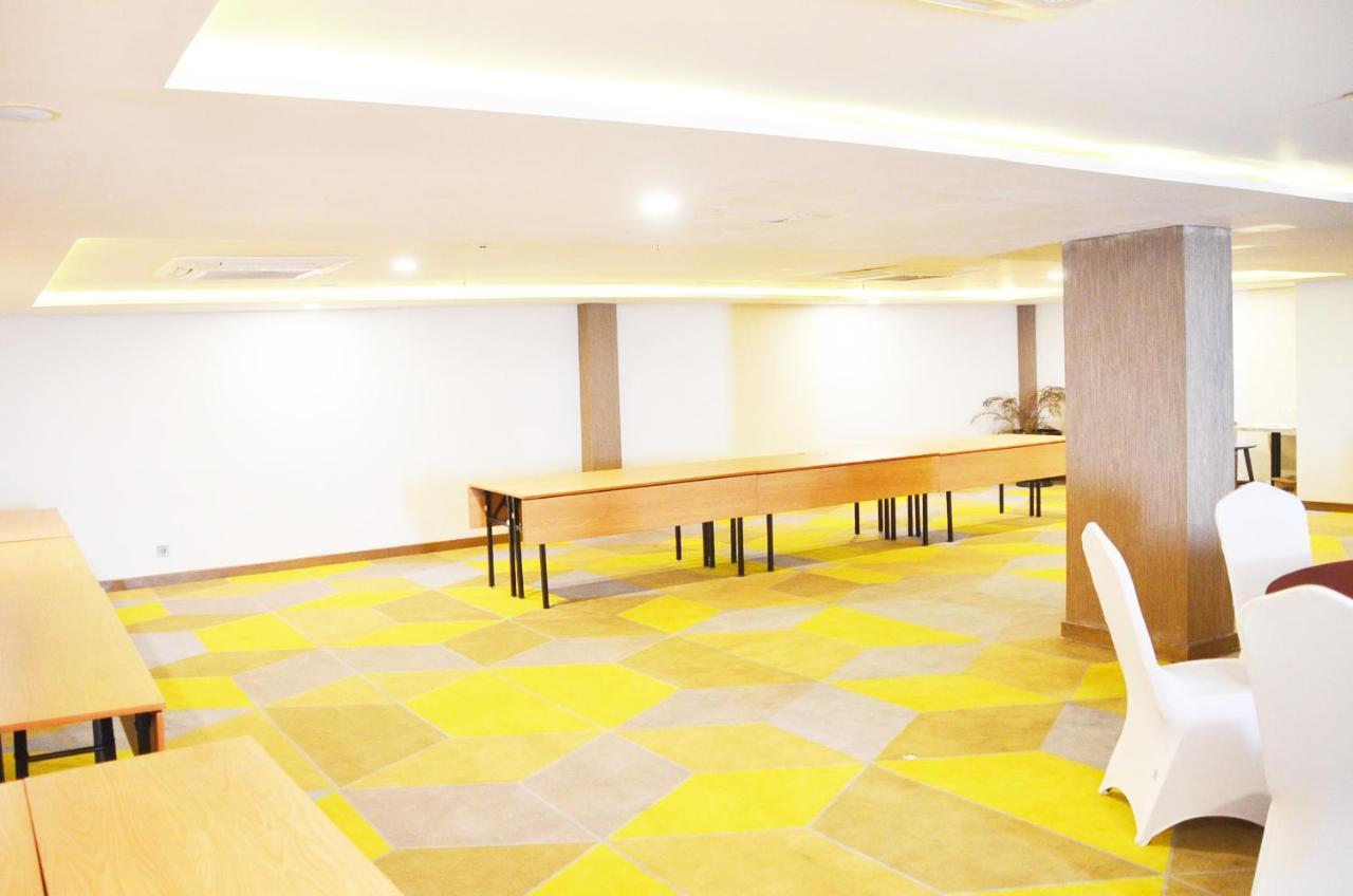 Louis Kienne Hotel Pemuda Semarang Esterno foto