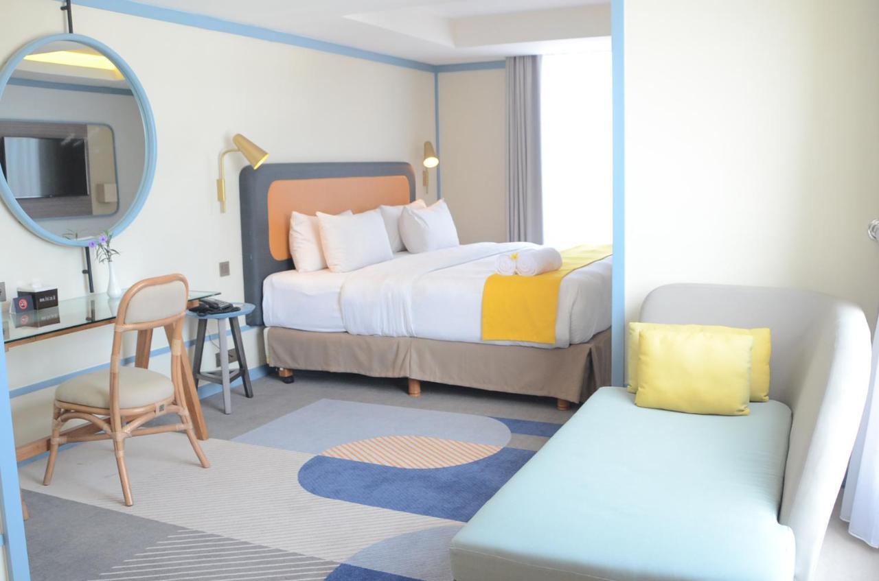 Louis Kienne Hotel Pemuda Semarang Esterno foto