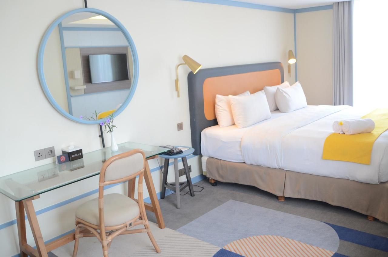 Louis Kienne Hotel Pemuda Semarang Esterno foto